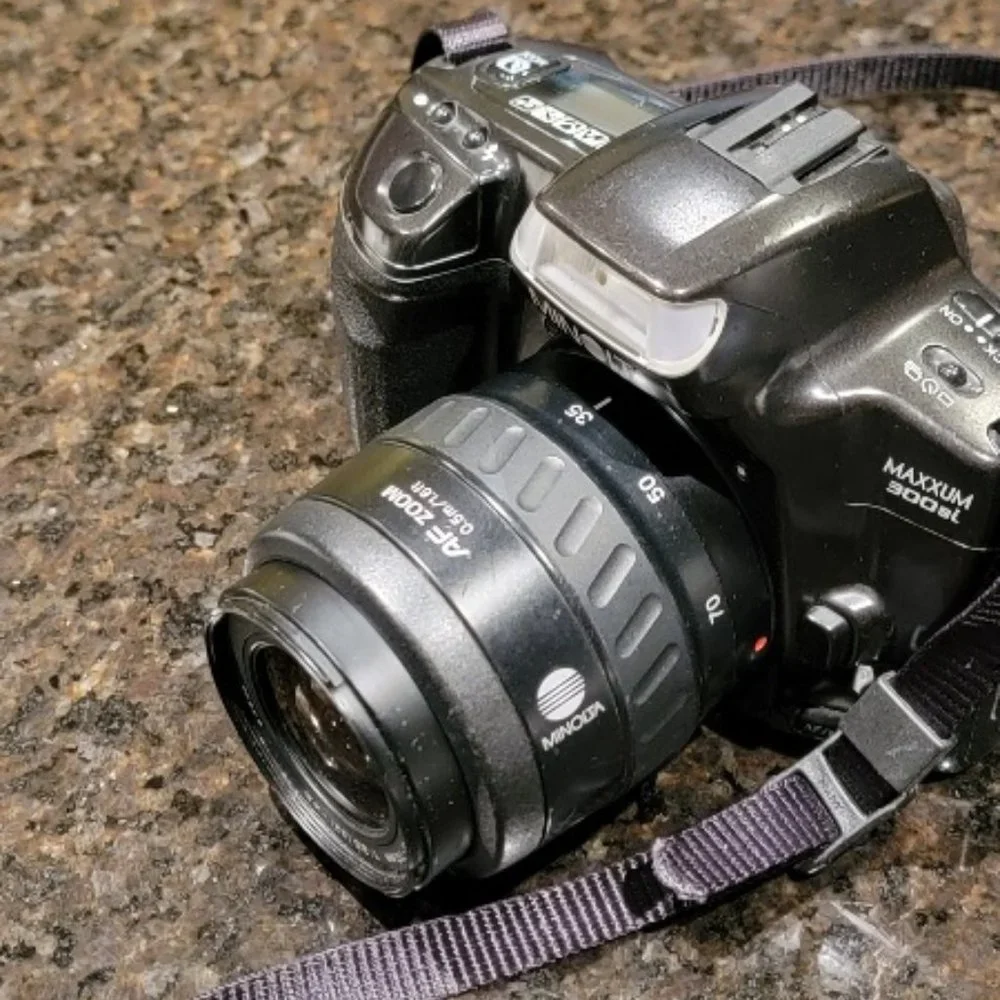 Minolta Maxxum 300si SLR Film Camera with Minolta AF Zoom 35-70 mm Lens